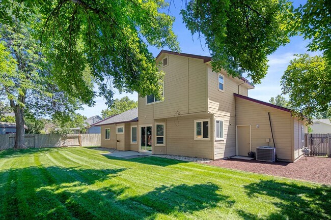 Building Photo - Discover this charming 4-bedroom, 2-bathro...