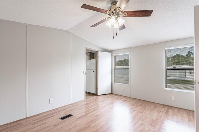 Building Photo - 1345 FM 405 Rd