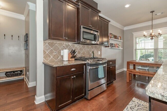 Building Photo - 5461 Everlook Cir