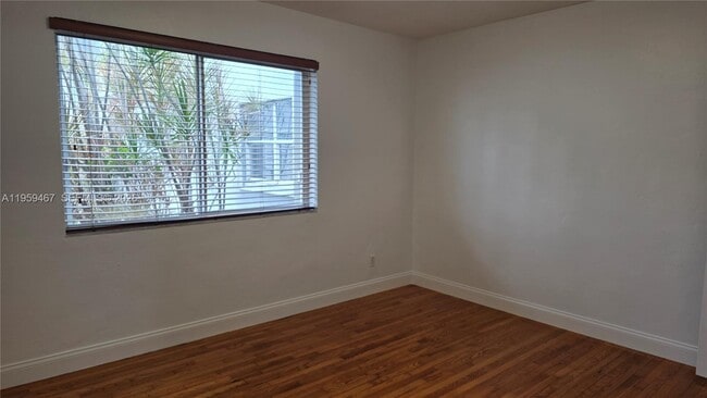 Building Photo - 530 SW 10th St