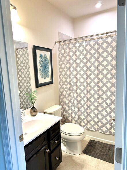 Bathroom with tub - 4022 Edenborn Ln