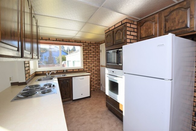 Building Photo - Charming N. Portland Home