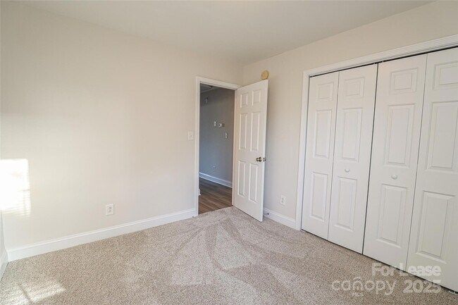 Building Photo - 3007 Laurel Creek Ln