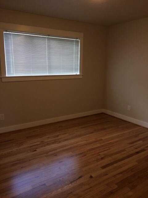 Building Photo - Full Remodel! University Park-Portsmouth-H...