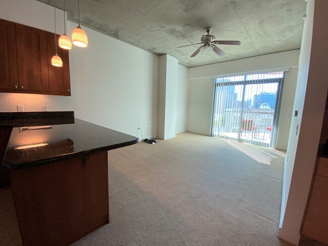 Building Photo - Downtown Views from Cortez Hill! Tall Ceil...