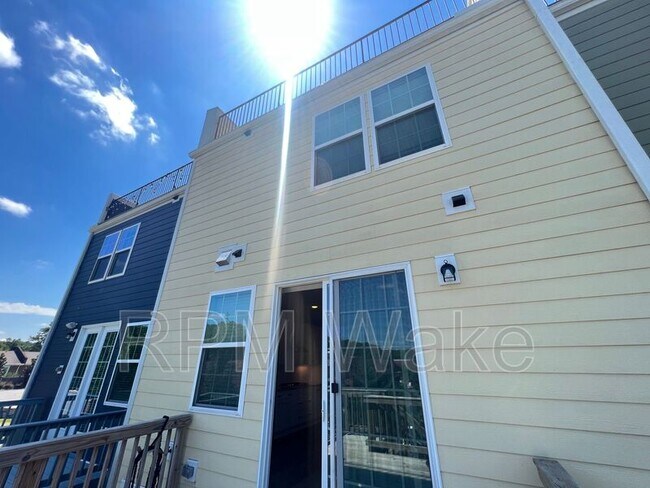 Building Photo - 445 Rally Point Pl