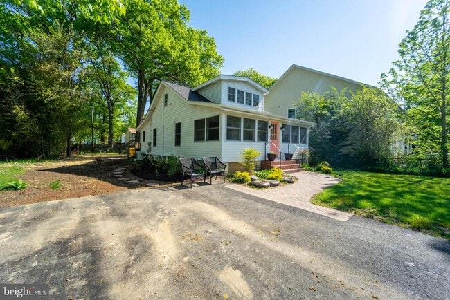 Building Photo - 206 Linden Ave