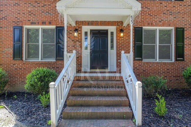 Building Photo - 623 Elmwood Ct