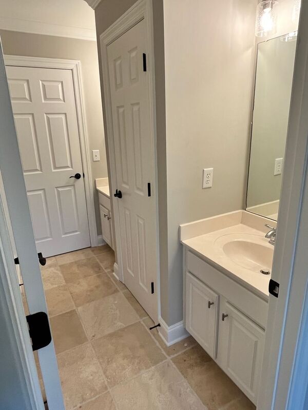 Building Photo - 9739 Valley Springs Dr