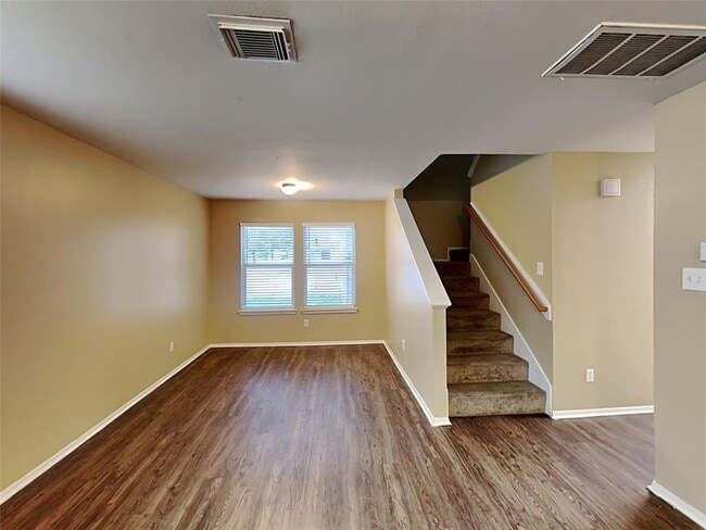 Building Photo - 6114 Elton Knolls St