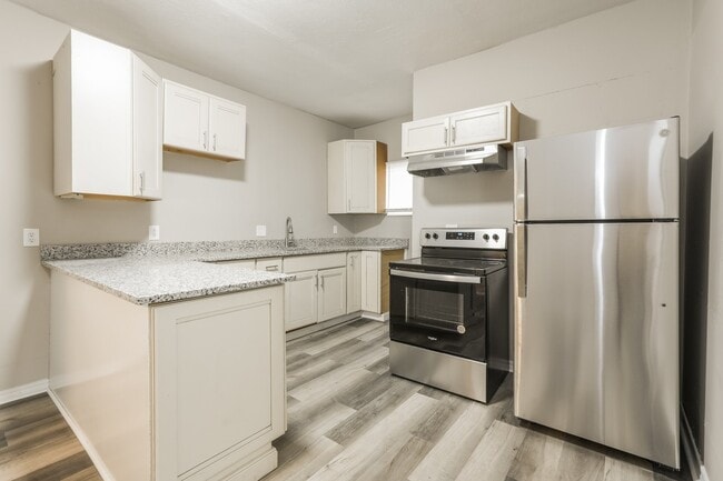 Building Photo - 743 Diamond Ave