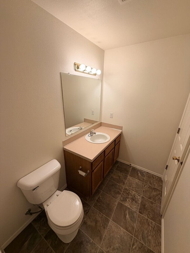 Building Photo - Two Bedroom Duplex in South Salem