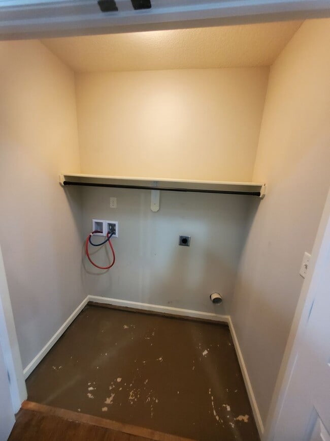 Building Photo - Freshly Updated, One Level Ranch, No Steps...