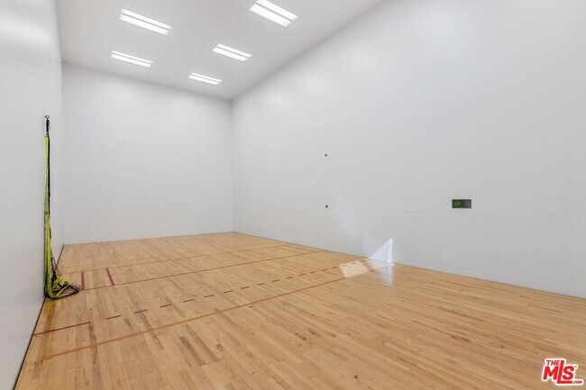 Building Photo - 12841 Landale St