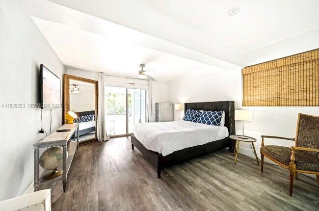 Building Photo - 909 N 13th Ct