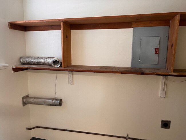 Building Photo - 3 Bedroom w/ Bonus Room on Westside Redding