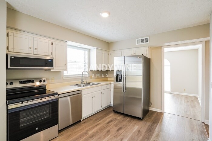 Building Photo - 924 Ilawood Dr