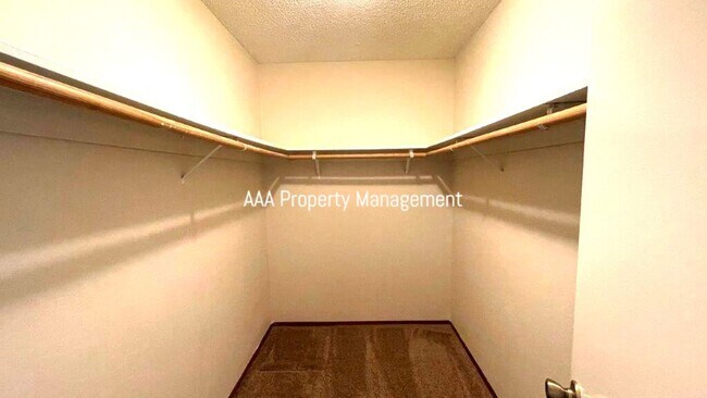 Building Photo - Nice 4 bedroom 2 bath Single family home in great neighborhood!