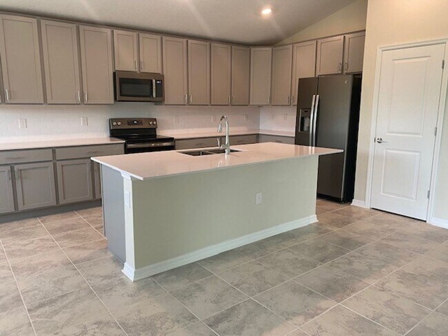 Building Photo - 1840 Ancestry Trl