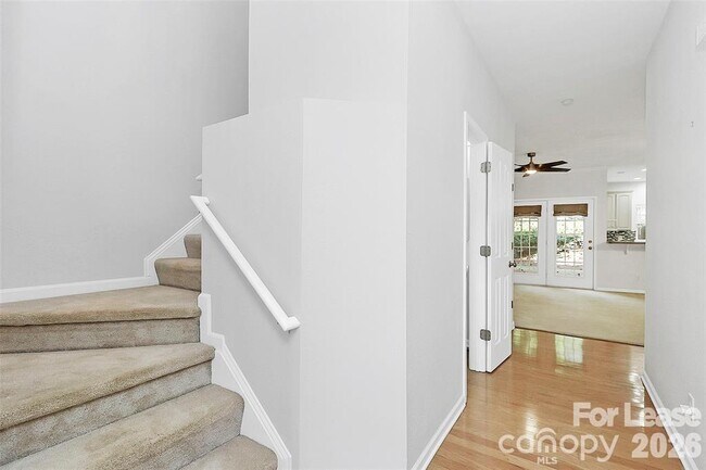 Building Photo - 10978 Princeton Village Dr