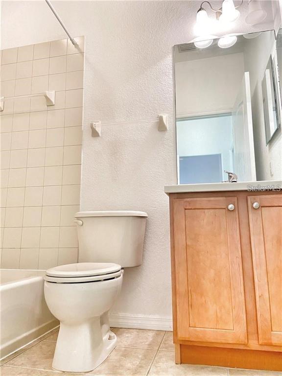 Building Photo - 915 Fairwaycove Ln