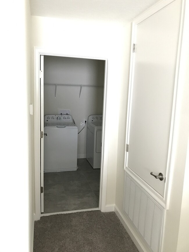 Building Photo - 5/3 Lake Nona/Moss park Home with FREE Lawncare, Internet, Cable and Phone