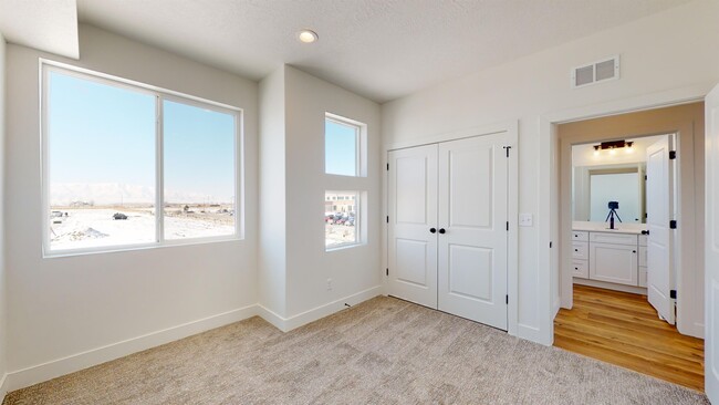 Building Photo - 539 W 1810 N