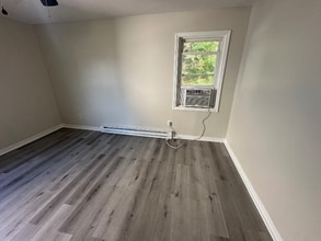 Building Photo - 1958 Lakeview Rd