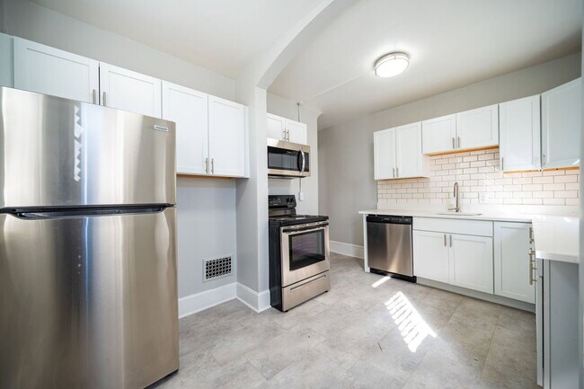 Building Photo - 838 Dennison Ave