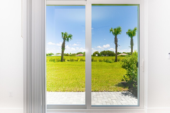 Building Photo - 630 SE Lk Fls St