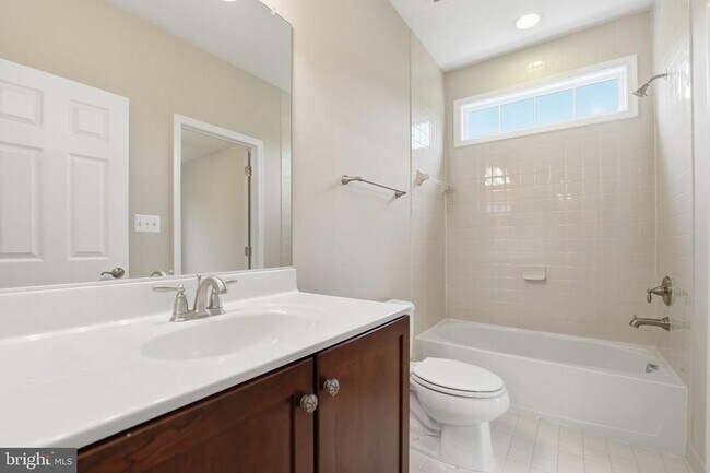 Building Photo - 42240 Hiddenwood Ln