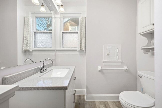 Building Photo - 6+BR House on E. Lane – Central Campus – Newly Renovated + Free Parking – Flexible Move-In