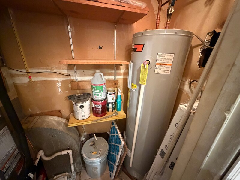 Building Photo - 10813 Daisy Ct