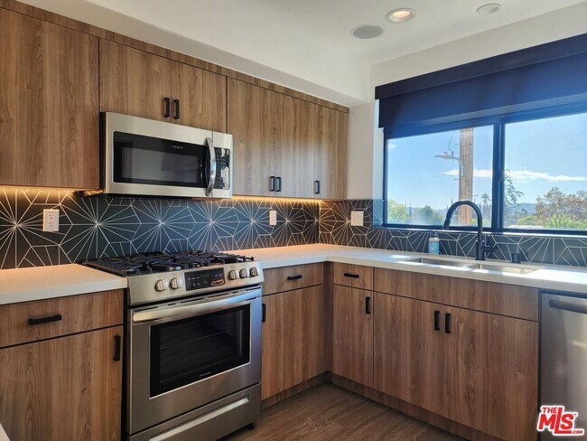 Building Photo - 11314 W Raitt Ln