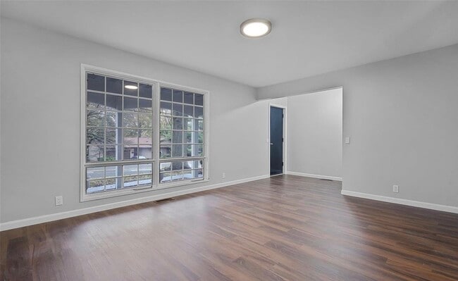 Building Photo - 2480 Derhake Rd