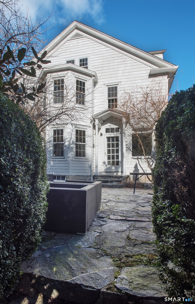 Building Photo - 1709 Newfield Ave