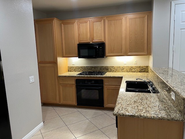 Kitchen - 2123 Palo Alto Dr