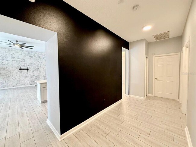 Building Photo - 4301 River Close Blvd