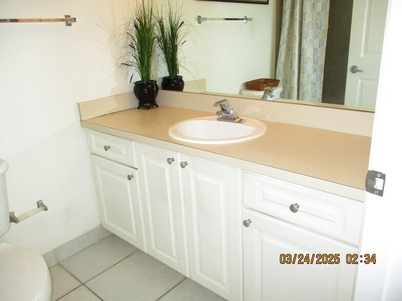 Building Photo - 4802 Washington St