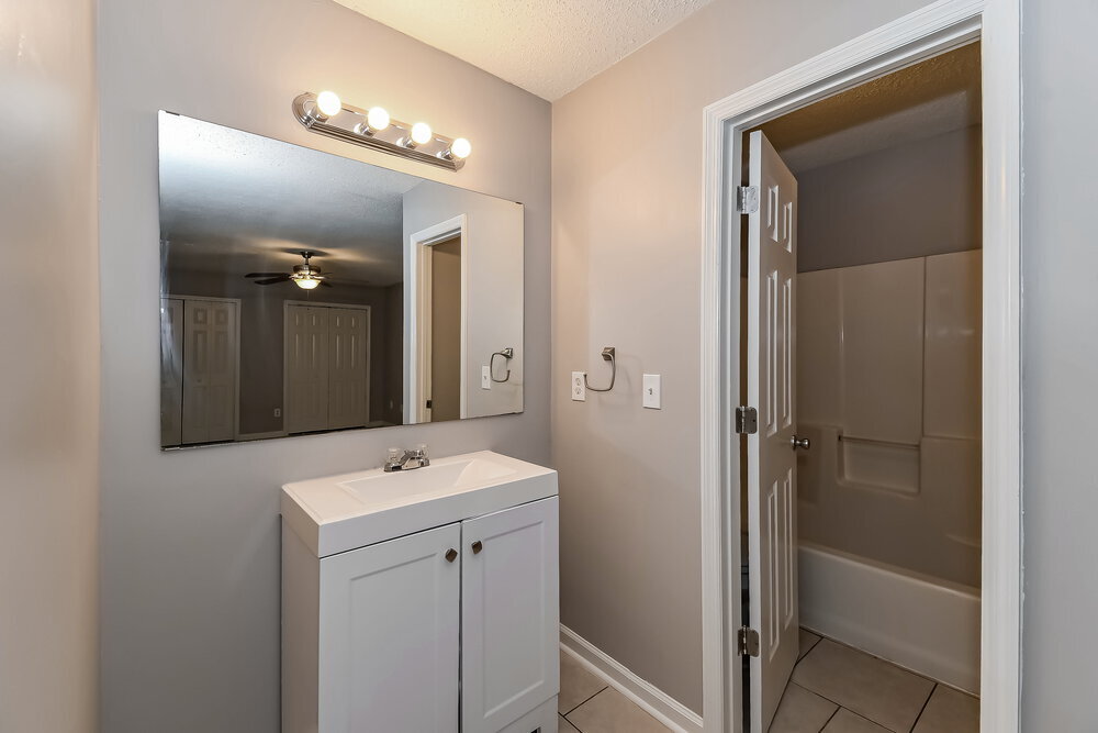 Building Photo - 9956 Somerset Grove Ln