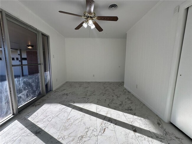 Building Photo - 136 Daniel Moore Ave