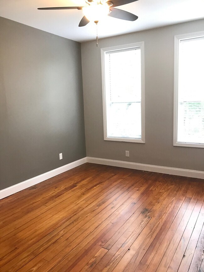 Building Photo - 2 Bedroom Renovation near the Hill