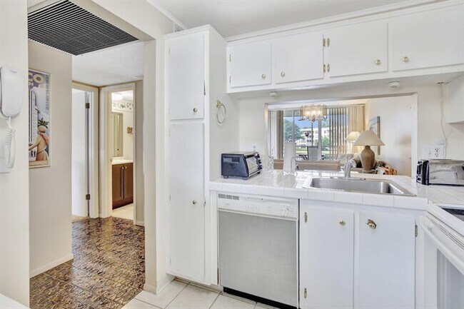 Building Photo - 9311 Orange Grove Dr