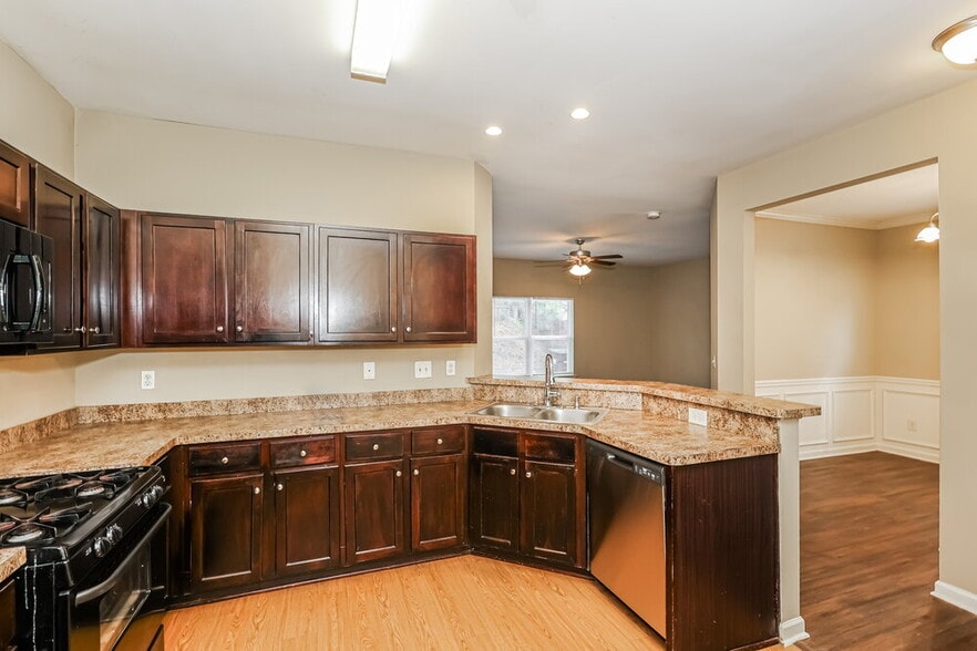 Building Photo - 498 Highland Falls Dr