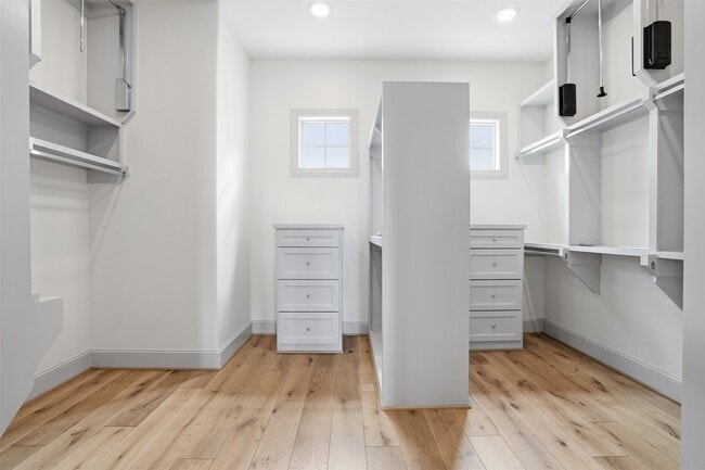 Building Photo - 19 Robita St