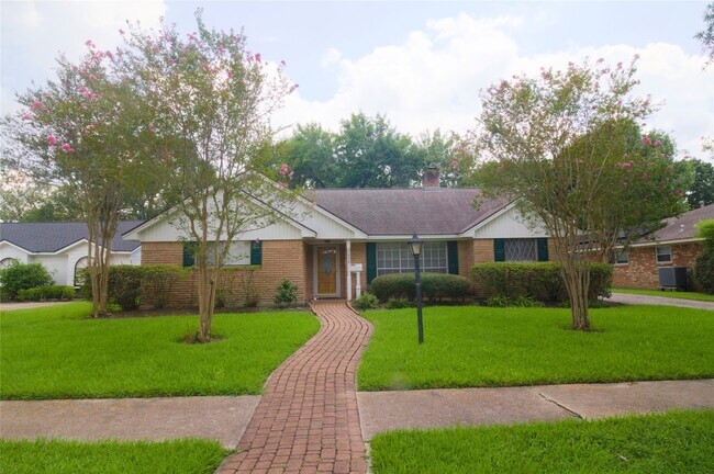 Primary Photo - 1030 Montour Dr
