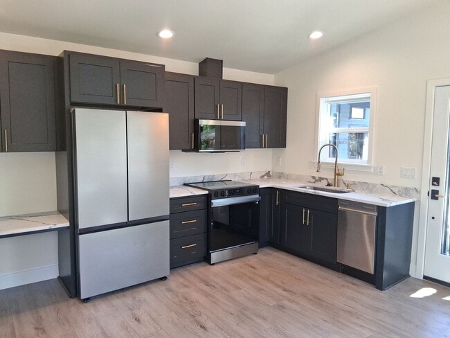 Building Photo - Stylish Newly Built One-bedroom in the Heart of Ashland