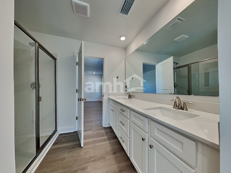 Building Photo - 102 Bellows Bnd