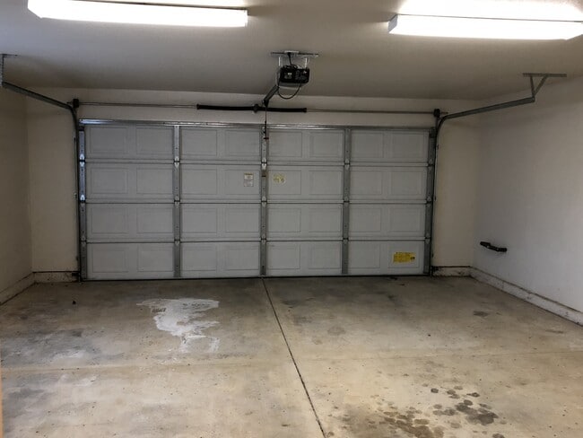 Building Photo - Great Anderson Location on Corner Lot, 3 Bedroom, 2 Bath Home