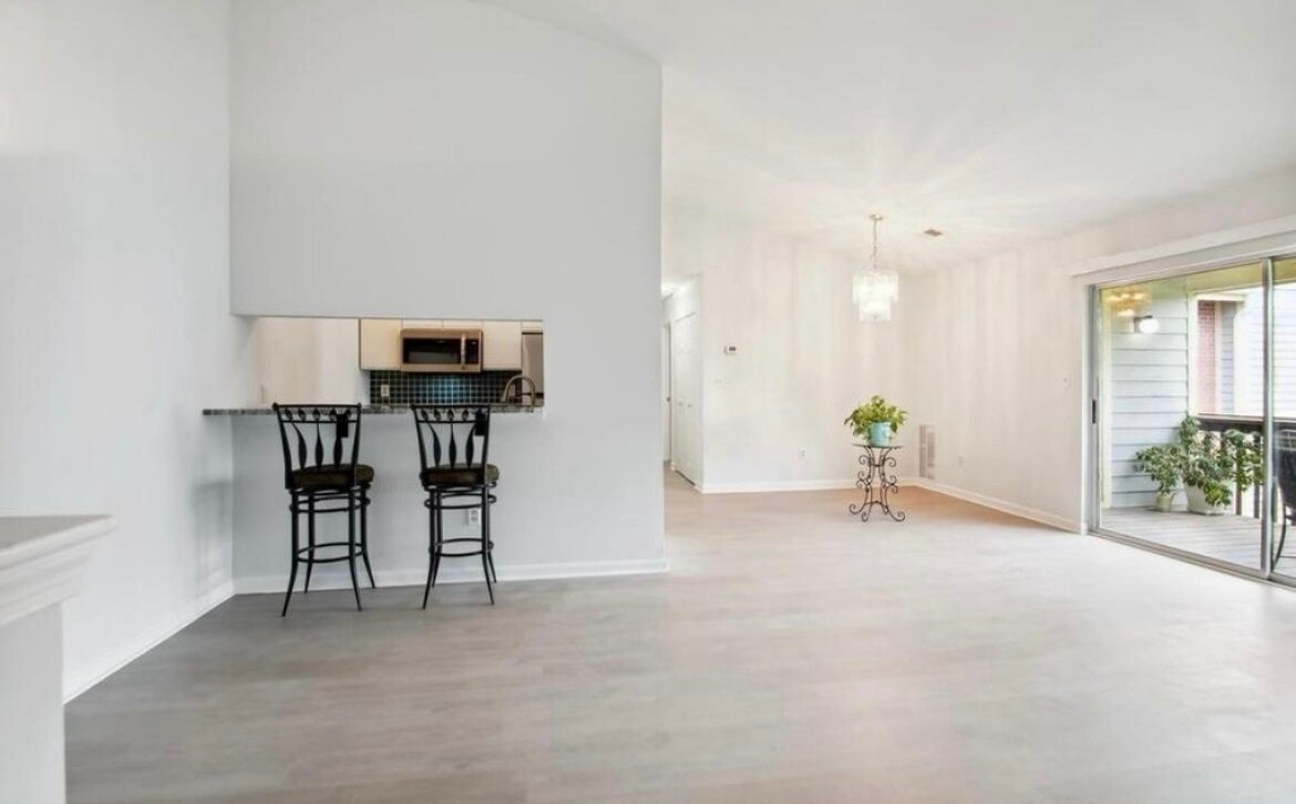 Building Photo - 116 Water Fountain Way